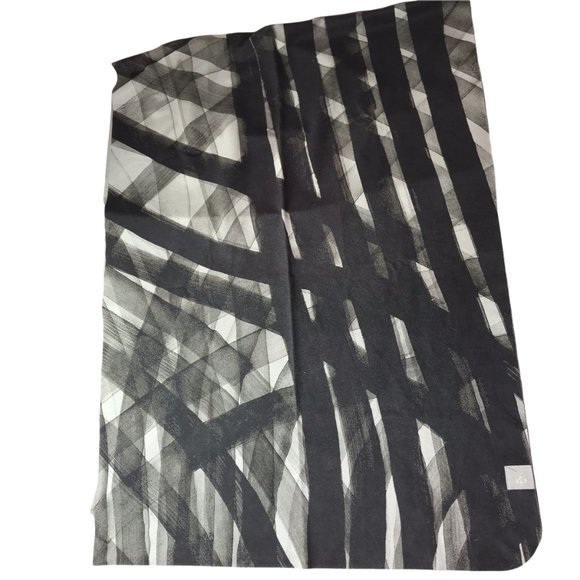 Lululemon Yoga Towel, Large, Black White Abstract Lines Brush Stream Silver - Picture 2 of 16